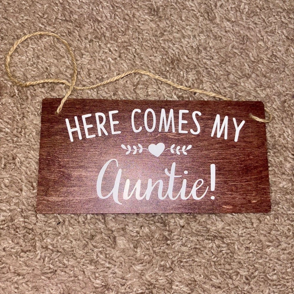 Rustic Brown Hanging Sign - 'Here Comes My Auntie!'